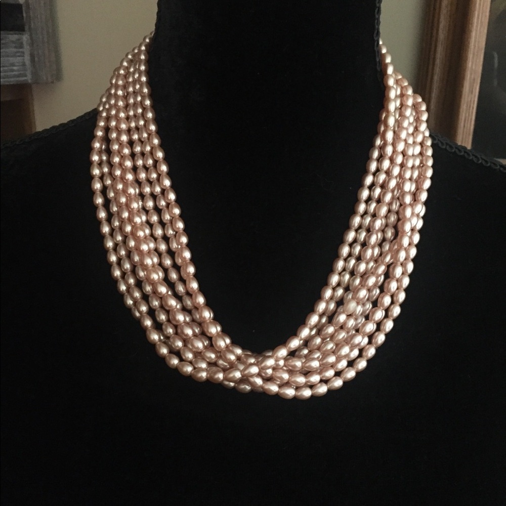 Plunder blush pearl like necklace